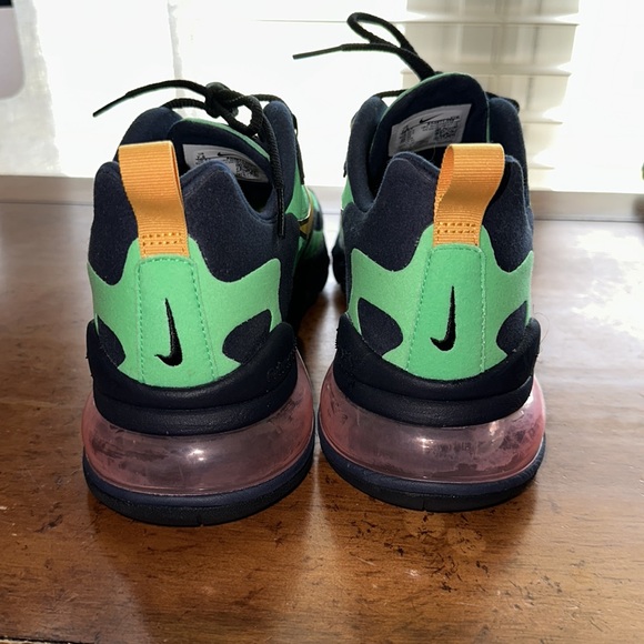 Women’s Airmax 270 React - Picture 3 of 4